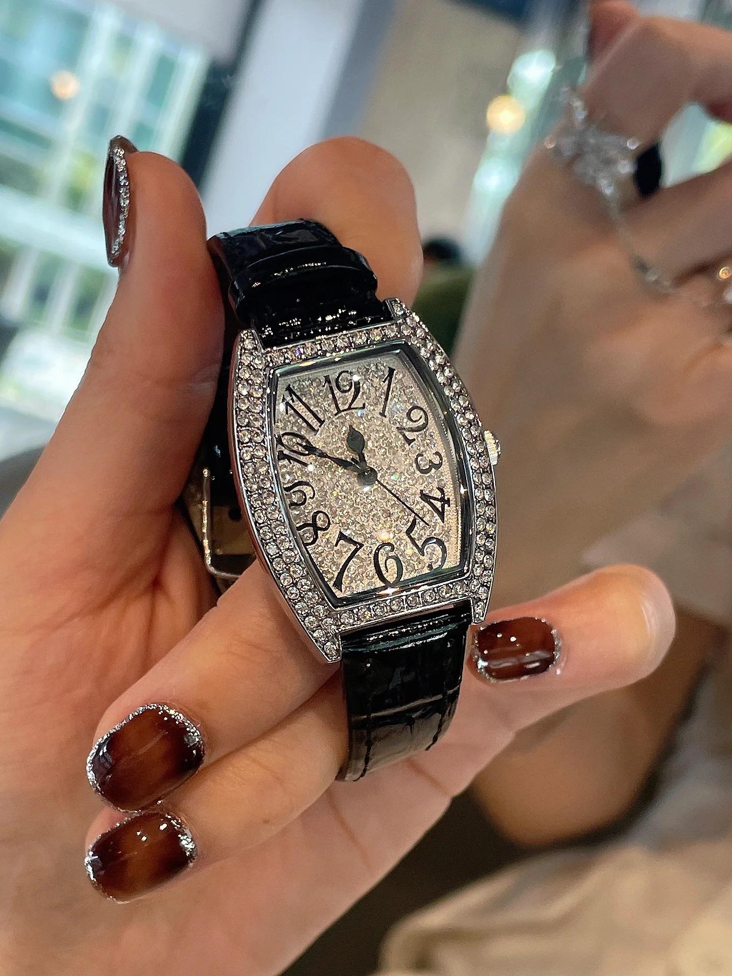 Reloj de lujo ligero de nicho  - Luxury Watch Arabic reseña y precio
